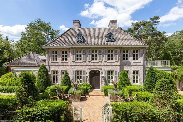 For sale: Vraagprijs € 2.450.000,- k.k.